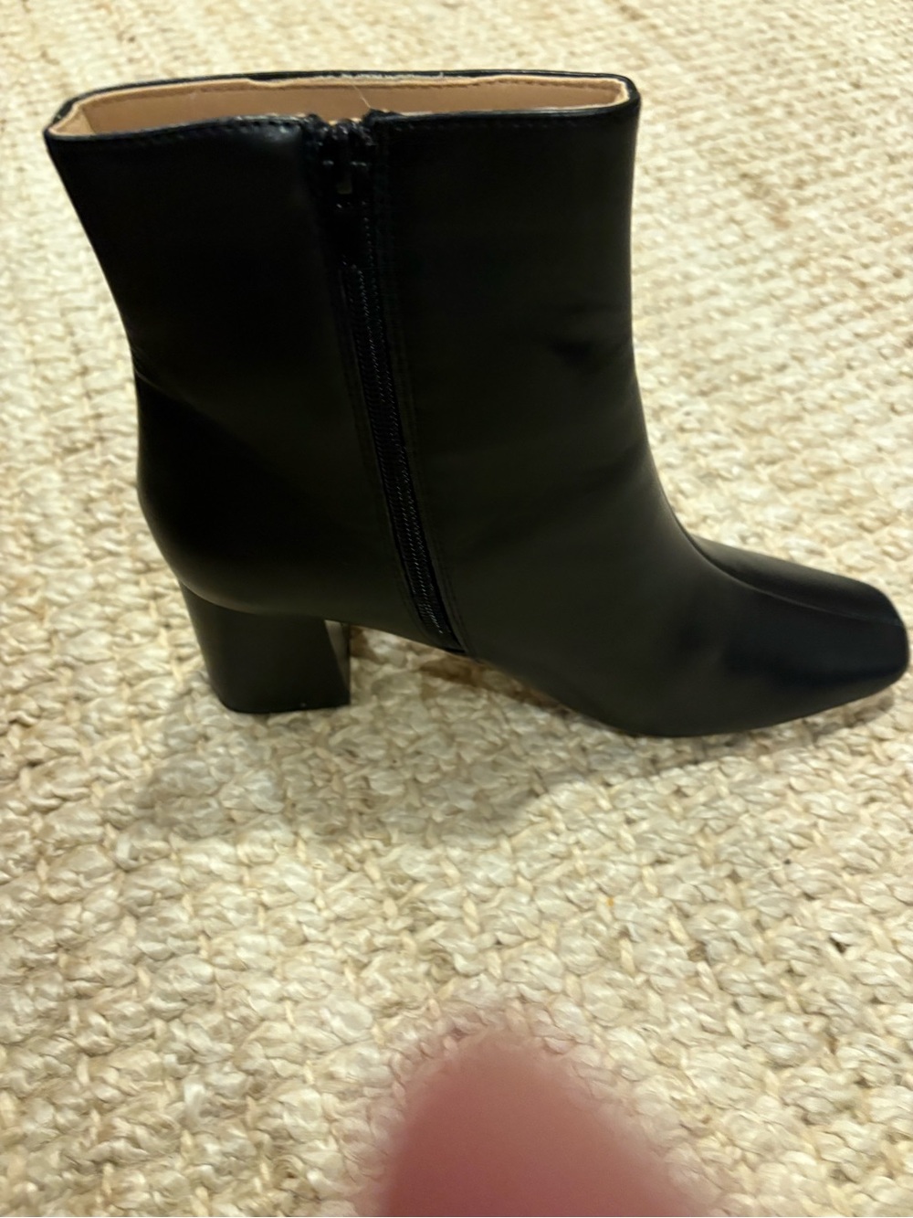 Journee Women's Black Ankle Boots with Block Heel
